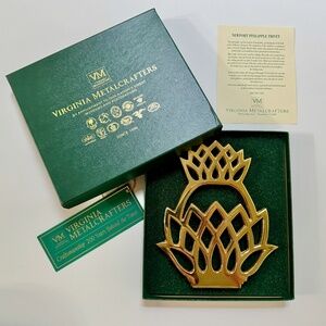 Virginia Metalcrafters Williamsburg Brass Trivet "Newport Pineapple" New in Box